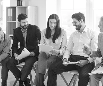 Grupa uczestników podczas stacjonarnego badania focusowego